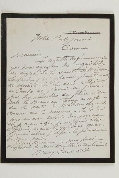 Mary CASSATT
L.A.S., Hôtel Californie, Cannes [1911-1912], au critique d'art Achille Segard; 1 page in-8 (deuil).... «J'ai passé par Biarritz avant de venir ici [...] Sans doute le mauvais temps a influé sur la santé de Madame Segard comme sur la mienne. Je n'ai pas encore repris des forces et je crains que je ne puis être à Paris avant la fin du mois»