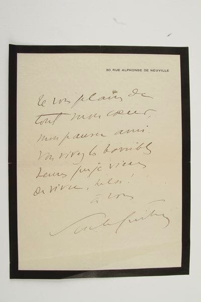Sacha guitry (1885-1957)
L.A.S., [juin 1925], à un ami; 1 page in-4 à l'en-tête du 30, rue Alphonse de Neuville (deuil). «Je vous plains de tout mon coeur, mon pauvre ami. Vous vivez les horribles heures que je viens de vivre, hélas !»... [Lucien Guitry était mort le 1er juin.]