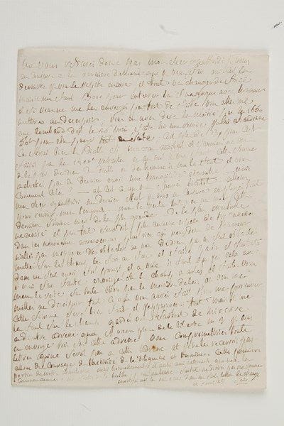 Donatien-Alphonse-François, marquis de SADE (1740-1814)
L.A.S., 7 avril [1797], au citoyen Gauffridi père à Apt; 1 page in-4, adresse. Lettre à son avocat sur ses difficultés financières. [Sade est inscrit sur la liste des émigrés du Vaucluse, bien qu'il n'ait pas quitté Paris pendant la Révolution. Ses biens ont été placés sous séquestre, ce qui le prive de ses principaux revenus. Il doit gagner sa vie et tente de vendre les propriétés dont il dispose encore.]{CR} «Ne vous refusés donc pas mon cher Gauffridi je vous en conjure à la dernière demande que je vous fais. Oui c'est la dernière je vous le répète encore, et tout va changer de face. Mais il me faut 3000 pour enterrer la Sinagogue avec honneur et si vous ne me les envoyés pas tout de suite, vous allez me mettre au désespoir; vous en avez déjà la moitié par les 1650 que Lombard doit le 26 mai, faites lui une remise, je lui abandonne 50ll pour être payé tout de suite; c'est plus de 3 pour cent. Ce serait bien le diable si Mazan Audibert et Saumane ne vous faisoit pas les 1400ll restantes. En un mot il me faut cette somme de la part de dieu, du diable ou des hommes il me la faut, et vous achetés par ce dernier envoi une tranquilité éternelle [...] Allons mon cher Gauffridi un dernier effort je vous en conjure, employés tout pour réussir; même l'emprunt..... même la vente tout en un mot. Cette dernière somme tient de la plus grande... de la plus essentielle nécessité, et puis tout sera dit. Plus aucune espèce de tracasseries dans les nouveaux arrangemens, plus rien qui nous donne de l'humeur. N'allés pas m'opposer des obstacles au nom de dieu, pas un seul obstacle. Mettés sur le champ les fers au feu et faites partir et surtout dans un seul envoi fort prompt, et à vue. Il faut que j'aie cela au 1er mai sans faute»... Il faut lui écrire à Saint-Ouen, place de la Liberté n° 3, et à aucune autre adresse... «Allons du courage, de l'activité, de la diligence et terminons cette première partie de notre commerce aussi honnêtement et aussi amicalement que nous la commençâmes