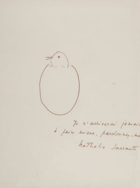 Nathalie SARRAUTE (1900-1999)
Dessin original au feutre brun, avec légende autographe signée; 32 x 24 cm sur papier Canson (encadré). Tête d'oiseau sortant d'un oeuf, avec cette légende : «Je n'arriverai jamais à faire mieux, pardonnez-moi. Nathalie Sarraute»