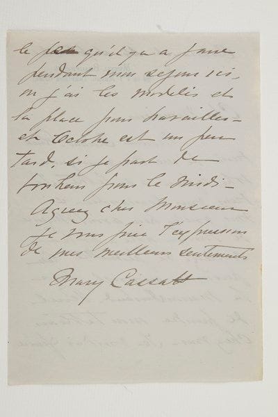 Mary CASSATT
2 L.A.S., septembre-décembre 1913, au critique d'art Achille Segard; 2 pages in-8 chaque à son adresse. Mesnil-Beaufresne, 14 septembre [1913]. Elle le prie «de permettre la personne envoyée par la maison Durand-Ruel de prendre mon tableau chez vous. Je voudrais faire le peu qu'il y a à faire pendant mon séjour ici, où j'ai les modèles et la place pour travailler»...{CR} Villa Angeletto, Grasse 28 décembre 1913. «Je reçois des Lettres me disant que votre livre est écrit d'un style charmant. Je n'ai pas reçu des articles de journaux dont vous me parlez. C'est si pénible pour moi de voir mon nom dans un journal. Mais j'espère que le livre aura du succès après la peine que vous vous êtes donné. Nous avons eu un temps radieux ici, et avec le soleil qui nous a tant manqué cet été»