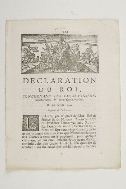 CONTREBANDE ET FRAUDE. 3 imprimés, 1743-1750; in-4. Ordonnance du Roi, pour renouveller les defenses à tous gens de guerre, sur le commerce du faux Sel, du faux Tabac & des marchandises de contrebande (Dijon, A.J.B. Augé, 1743, 11 p., bandeau). - Declaration du Roi, concernant les Fauxsauniers, Fauxtabatiers, & autres Contrebandiers (id., 1744, bois gravé de Dumas). - Arrest du Parlement, qui condamne aux Galères & à l'Amende les nommés Claude & Michel Henry, & Jean-Baptiste Tripier, atteints & convaincus d'avoir conduit & vendu à Giey sur Aujon du Bétail infecté (1750, p. 23-29)