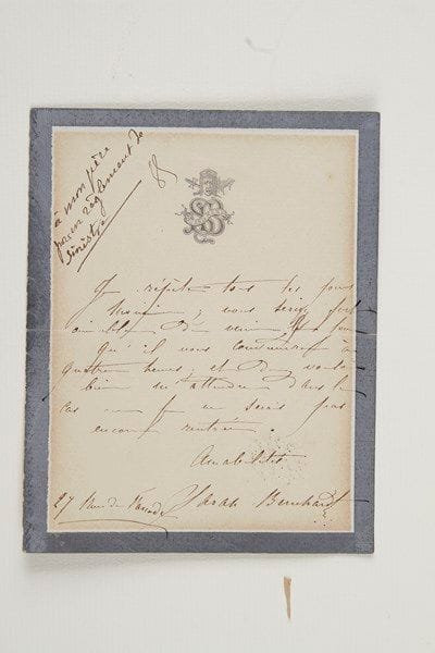 DIVERS
13 Lettres ou pièces, la plupart L.A.S. Jean Aicard, général Louis Archinard (2, évoquant des souvenirs de la guerre), Sarah Bernhardt, baron Brenier, comtesse Clary (au comte Perregaux, sur l'Exposition universelle de 1889), Charles Garnier, L. Jousselin, prince Lubomirski, duc de Morny, Sainte-Beuve. On joint quelques cartons d'invitations présidentielles à l'Élysée, et un petit lot de cachets de cire aux armes