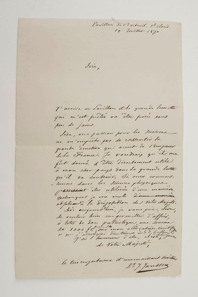 Jules JANSSEN
4 L.A.S. (minutes), Paris juin-juillet 1870, à Napoléon III, et à son ministre le maréchal Vaillant; 6 pages in-fol. Dossier sur le projet de Janssen d'installer un observatoire au Pavillon de Breteuil à Sèvres (bombardé par les Prussiens, il fut affecté en 1875 au Bureau des Poids et Mesures).{CR} 14 juin 1870. Janssen remercie Napoléon III de ce qu'il fait « «pour la branche nouvelle d'Astronomie que je cherche à fonder dans notre pays». Il compte s'installer très vite à Breteuil et se livrer aussitôt à ses «travaux de Physique et d'astronomie». Il se permettra de lui envoyer chaque année un rapport sur l'avancement de ses travaux... 19 juillet. On va installer la grande lunette au Pavillon de Breteuil dans quelques jours, mais «ma passion pour la science ne m'empêche pas de ressentir la grande émotion qui vient de s'emparer de la France». Il met ses connaissances des sciences physiques à la disposition de Sa Majesté, et fait un don patriotique de 1000 fr. 15 et 25 juin, au ministre de la Maison de l'Empereur, au sujet de la bienveillance de l'Empereur à l'égard de ses travaux, et de l'aide qu'il lui apporte : «je considère que c'est à titre d'allocation annuelle pour m'aider dans mes dépenses scientifiques et mes études que cette marque de la bienveillance de l'Empereur m'est donnée»...{CR} On joint 3 Lettres adressées à Janssen : A. Brissac, 28 mars 1870 («l'Impératrice me charge de vous demander de lui envoyer, pour l'Empereur, la note au sujet de pavillon de Breteuil»...); le maréchal Vaillant ministre de la Maison de l'Empereur, 21 juin 1870, lui annonçant que l'Empereur, intéressé par ses travaux, met à sa disposition le Pavillon de Breteuil au Parc de Saint-Cloud, et lui alloue une allocation annuelle de 5000 francs; le général Lepic, 6 août 1870, sur la remise à Janssen du Pavillon de Breteuil