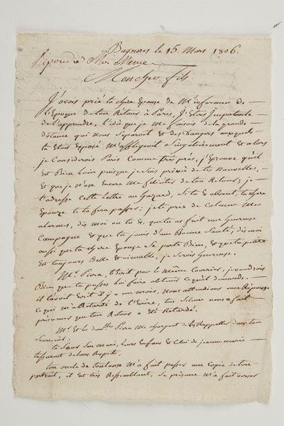 [Dominique-Jean, baron LARREY (1766-1842) chirurgien militaire]
6 Lettres à lui adressées, dont 3 avec note autographe, 1806-1836; 10 pages in-4, une adresse, sous boîte-étui cartonnée de papier marbré. Bel ensemble de Lettres familiales.{CR} Sa mère, la veuve Philippe Larrey (2, en 1806 s'inquiétant de ne pas avoir de nouvelles depuis sa dernière campagne, et en 1813 pour le remercier de sa lettre qui calme son imagination et ses angoisses); sa soeur, la veuve Geneviève Larrey (1815, nouvelles rassurantes sur la santé de leur mère); son frère, François Larrey (conseils pour la guérison de son fils Hippolyte); son cousin, Alexis Larrey (1815, soutien face à la rumeur de sa possible rétrogradation); son neveu Auguste Larrey (1836, sur l'indignation que suscite sa révocation)