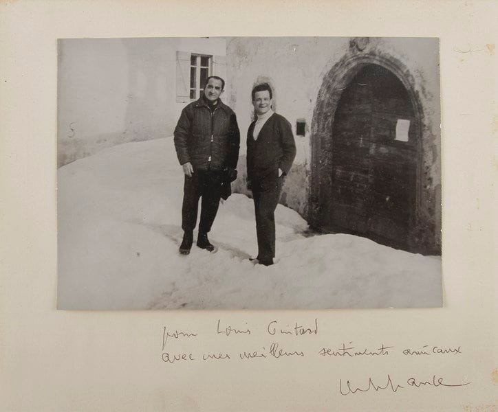 Pierre MENDÈS-FRANCE (1907-1982) homme politique
Photographie avec dédicace a.s.; 12,7 x 18 cm sur page obl. in-4. Photo en noir et blanc le représentant avec Louis Guitard dans la neige, dédicacée à l'avocat Louis Guitard
