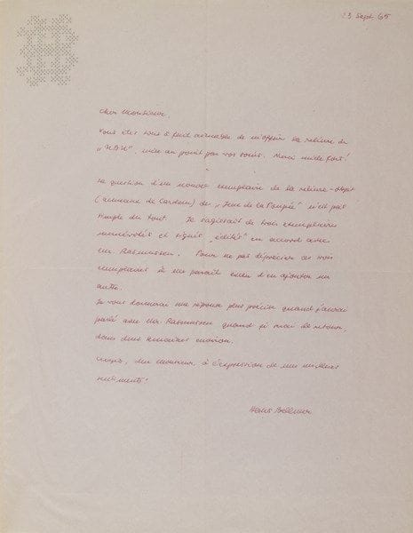 Hans BELLMER (1902-1975)
5 L.A.S., 1964-1968, au relieur Jean-Paul Miguet, et 3 maquettes de reliure avec notes autographes; 8 pages in-4 et in-8, certaines à l'encre rouge et sur papier rose, enveloppes, le tout monté sur onglets sur feuillets de papier vergé et relié en un volume in-4 à encadrement veau noir, plats microbois noir, gardes de papier uni rose, titre au palladium, étui (C. et J.P. Miguet). Intéressante correspondance au sujet des reliures de trois exemplaires des Jeux de la Poupée, conçues par Bellmer avec des anneaux de cardan, et réalisées par Jean-Paul Miguet.{CR} La Noue-en-Ré 2 septembre 1964. Il a bien reçu la reliure et félicite Miguet de ce «chef d'oeuvre»; il signale un petit inconvénient : «les billes, qui permettent le mouvement des anneaux, sont plus épaisses que les anneaux; elles s'impriment pas conséquent dans la feuille de garde, mais ce n'est pas bien grave»... St Cyr-sur-Mer 25 mai 1965. Bien qu'il n'ait pu tout préparer avant son départ de Paris, il voudrait cependant «mettre au point la composition typographique pour la dorure du dos des deux exemplaires. Pourriez-vous faire le nécessaire auprès de votre doreur et me faire parvenir une première épreuve d'essai ? Je serais bien content si vous vouliez m'envoyer le volume Ubu enchaîné» avec la facture... 9 septembre 1965 : il le remercie de l'envoi d'Ubu enchaîné et réclame la facture; dès son retour à Paris, il passera le voir «et nous parlerons des deux volumes qui sont encore en chantier chez vous». Paris 23 septembre 1965. Il le remercie de lui offrir la reliure d'Ubu; «la question d'un nouvel exemplaire de la reliure-objet (anneaux de cardan) des Jeux de la Poupée n'est pas simple du tout. Il s'agissait de trois exemplaires numérotés et signés, "édités" en accord avec M. Rasmussen. Pour ne pas déprécier ces trois exemplaires il me parait exclu d'en ajouter un autre»... 13 juin 1968. Il lui envoie «la feuille avec l'emplacement exact du collage à faire».{CR} Les maquettes, préparées par Miguet et corrigé