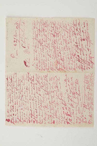 Henry de GROUX
8 L.A. ou L.A.S. («Pati» ou «Henry»), 1917-1919, à sa fille Marie-Thérèse; environ 24 pages petit in-4 ou in-8, 3 enveloppes (défauts à une petite lettre). Belle correspondance à sa fille cadette, «Mixton», «Mix» ou «Mixy».{CR} Paris 31 octobre 1917. Il l'interroge sur sa situation, sur les possibilités de travailler à Vernègues, et sur la poursuite méthodique de leurs résolutions, demandant les moindres détails de l'affaire : «Car il n'y a pas de petites choses ou de choses vaines. Tout est très important, dans la minutie de tout labeur [...] Je vais à ma grande corvée de l'usine. Mes résultats sont formidables»... 29 mars 1918. Il raconte sa vie à Paris, où la vie est chaque jour plus difficile, «problématique même au prix du travail le plus forcené. Les modèles ne viennent plus poser, inquiets du danger qu'ils courent à mon atelier. J'ai ainsi plusieurs portraits sur lesquels je comptais pour pouvoir réaliser les fonds nécessaires à un exode prochain - pas moyen de les terminer ! [...] Au fond l'affolement est partout et nous vivons ici les heures les plus critiques de l'horrible cauchemar». Quant à «d'Alignan et compagnie», ses éditeurs, ils le tiennent avec «tout le cynisme de leur ignominie», et il attend le bon moment pour les assigner en justice. Il travaille jour et nuit «pour arriver à forcer la chance». Il avait réussi à faire partie d'une exposition belge, dans l'espoir de vendre quelques toiles, mais elle a été annulée. «Il n'y a d'ailleurs pas moyen de trouver un cadre. Plus d'encadreurs, plus de layettes, plus rien ! le travail est arrêté partout et la vie est hors de prix». Il espère qu'il parviendra à trouver l'argent nécessaire pour les rejoindre... Élizabeth est très impressionnée par les bombardements dont la menace est permanente. Il compte demander des subsides au gouvernement «pour des expositions "de propagande", les seules qui aient des chances d'être, en ce moment, subventionnées». Il ne lui reste plus que quelques francs en poche, «au mili