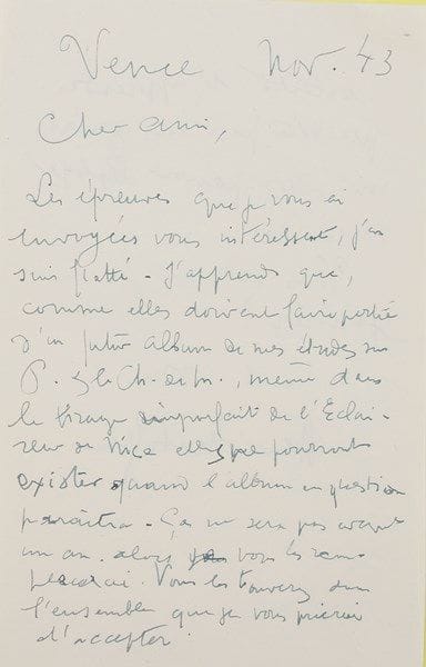 Henri MATISSE (1869-1954)
L.A.S., Vence novembre 1943, [à Henry de Montherlant]; 2 pages in-8. Préparation de Pasiphaé. Chant de Minos. (Les Crétois) de Montherlant, avec gravures originales par Matisse (M. Fabiani, 1944).{CR} «Cher ami, Les épreuves que je vous ai envoyées vous intéressent, j'en suis flatté. J'apprends que, comme elles doivent faire partie d'un futur album de mes études sur P. & le Ch. de M., même dans le tirage imparfait de l'Éclaireur de Nice elles ne pourront exister quand l'album en question paraîtra. Ça ne sera pas avant un an. Alors je vous les remplacerai. Vous les trouverez dans l'ensemble que je vous prierai d'accepter. Content d'apprendre que votre pied est guéri, vous allez pouvoir déployer vos ailes». Il espère le voir en janvier