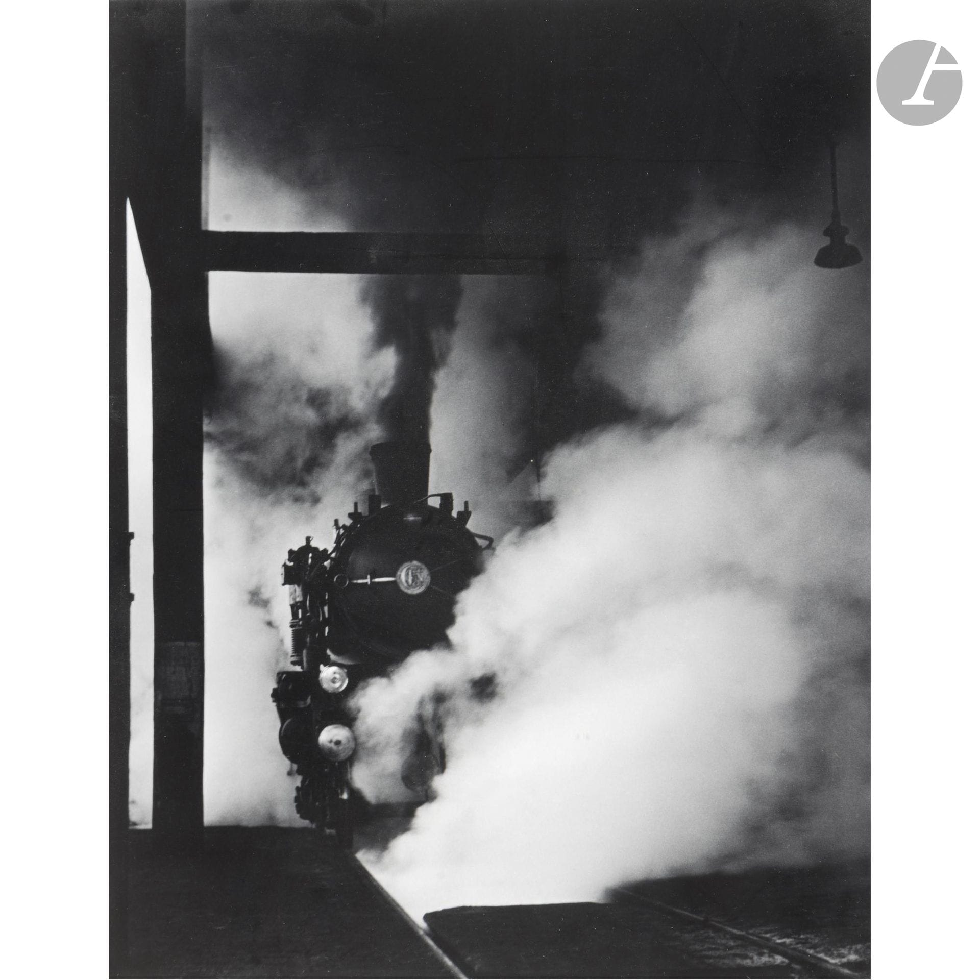 René Groebli (1927-2026)
Rail Magic # 559, 1949. 
Épreuve argentique, virée au sélénium (c. 1990) et signée au crayon sur le passe-partout. Signature, tampon, date et numérotation « II/XVII » au crayon au verso.
Image : 34,5 x 27,5 cm 
Feuille : 40,3 x 30,3 cm - cadre 

Bibliographie : 
René Groebli, Rail magic, Sturm & Drang, 2017, couverture.