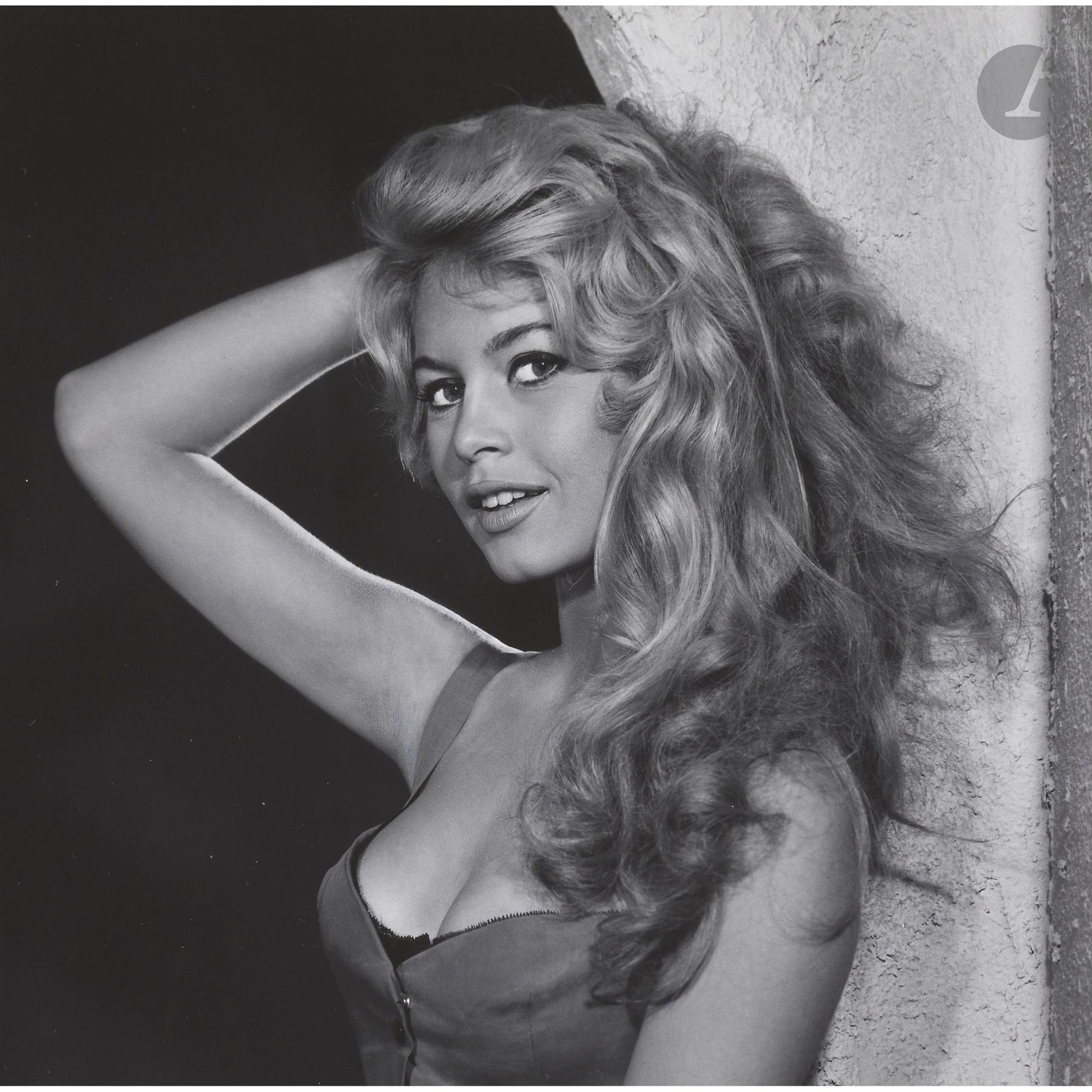 Yousuf Karsh (1908-2002)
Brigitte Bardot, 1958.
Épreuve argentique (c. 1960). Tampon « © Karsh, Ottawa » et titre au verso. 
27,5 x 27,5 cm avec marge en bas
