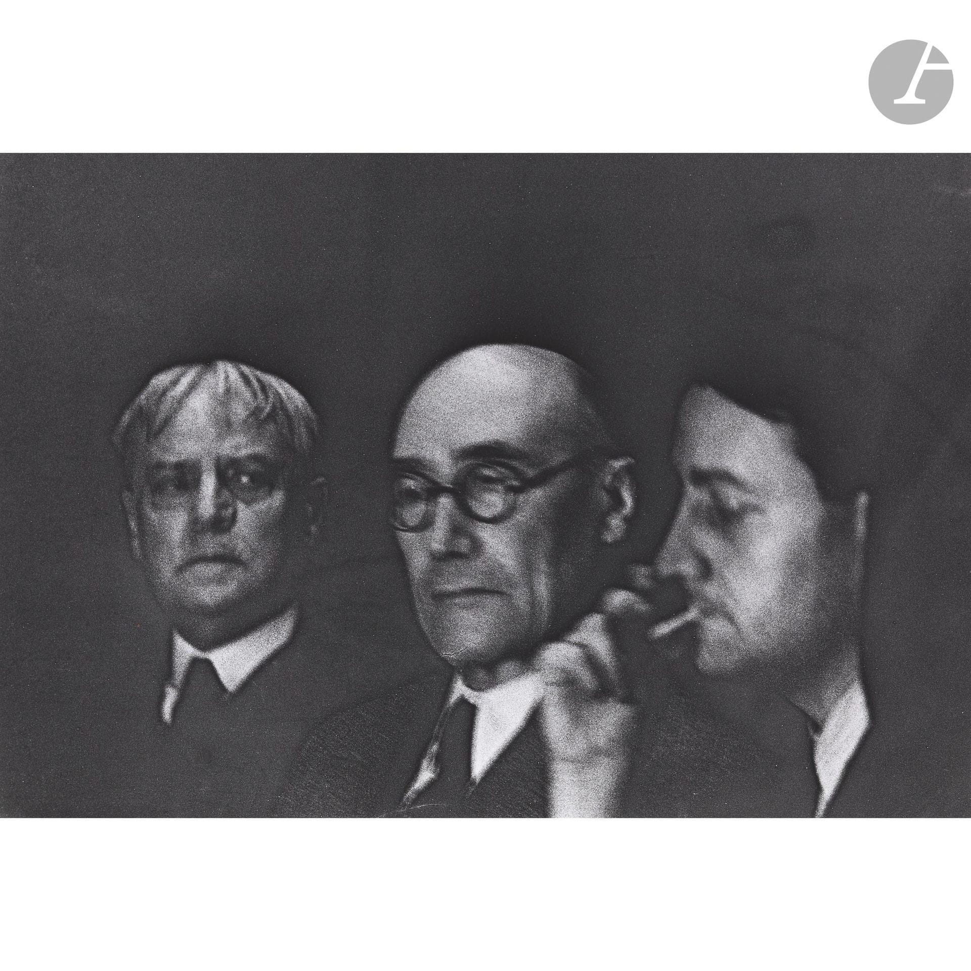 Gisèle Freund (1908-2000)
Julien Benda, André Gide et André Malraux. Paris, 1935. 
Épreuve argentique (c. 1980), signée à l’encre dans la marge en bas à droite. Timbre sec en bas à droite. Tampon « Copyright by - Gisèle Freund » au verso. 
Image : 25,5 x 38 cm - Feuille : 30,5 x 40 cm