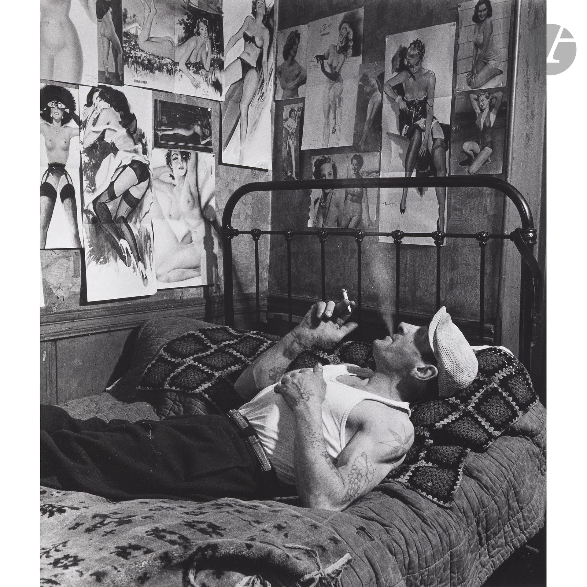 Robert Doisneau (1912-1994)
Créatures de rêves, 1952. 
Épreuve argentique (1981), signée à l’encre dans la marge en bas à droite. Monogramme, titre et dates à l’encre au verso. 
Image : 28,5 x 24,5 cm - Feuille : 40,5 x 30,5 cm
