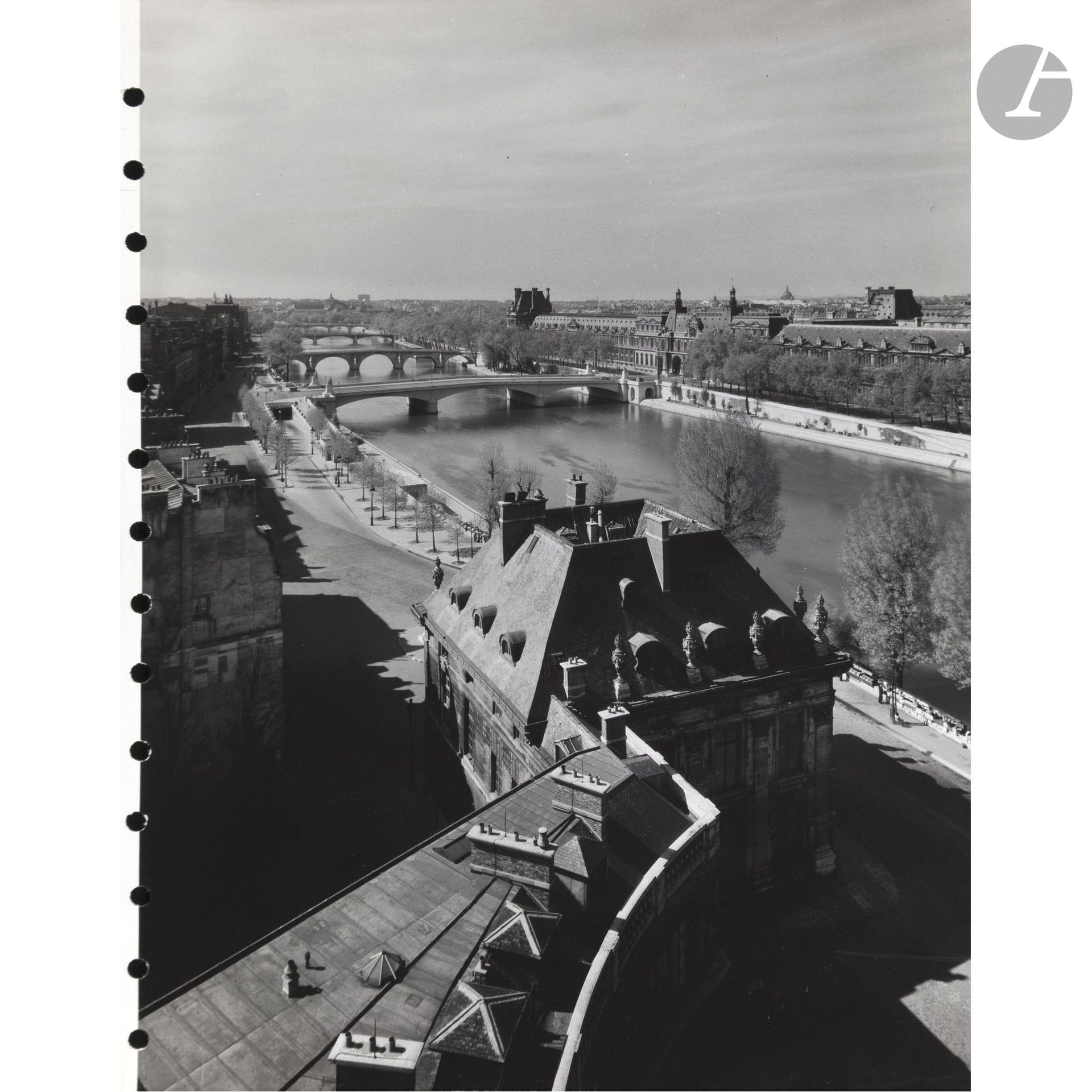René-Jacques (1908-2003)
Paysages, c. 1960-1970.
La Seine. Le mont Saint-Michel. 
Quatre (4) épreuves argentiques d’époque. Tampons du photographe et titre (1) aux versos. Une épreuve avec perforations dans la marge gauche. 
Formats : de 24 x 18 cm à 29 x 23,5 cm