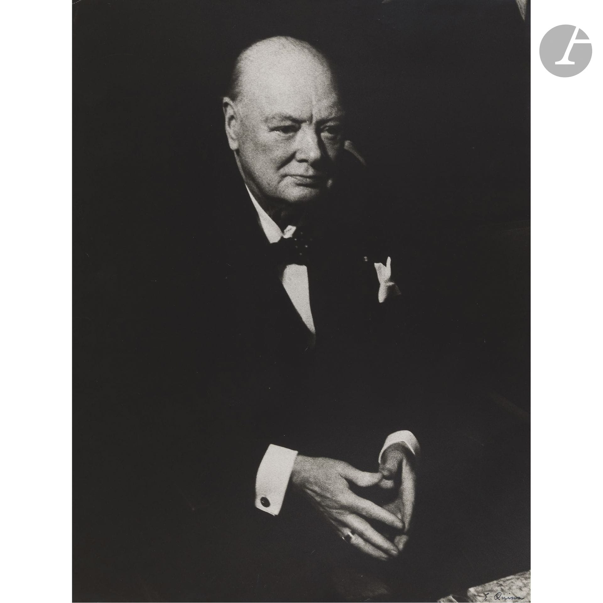 Edward Quinn (1920-1997)
Winston Churchill. John F. Kennedy, c. 1959-1963.
Deux (2) épreuves argentiques d’époque, signées à l’encre en bas à droite. Tampons du photographe aux versos. 
58,5 x 46,5 cm et 57,5 x 50 cm