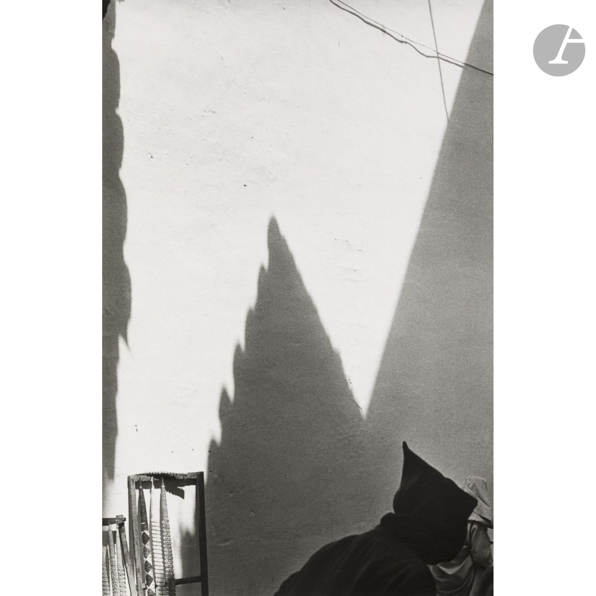 Bernard Plossu (1945)
Fez, 1975. 
Épreuve argentique (c. 2000), signée, dédicacée, titrée, datée et annotée « EA » au crayon au verso. Timbre sec dans la marge en bas à droite. 
Image : 26,8 x 17,8 cm - Feuille : 30,5 x 24 cm
