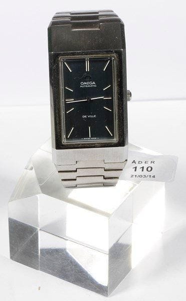 OMEGA
Montre bracelet d'homme en acier. Modèle De Ville, automatic. Cadran bleu. Bon état.. Ecrin