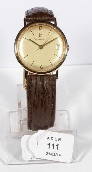 LIP
Montre bracelet d'homme en or. Modèle dauphin. Date à 3H, remontage manuel. Numérotée 25770, bracelet en cuir. Poids brut: 39 g Bon état