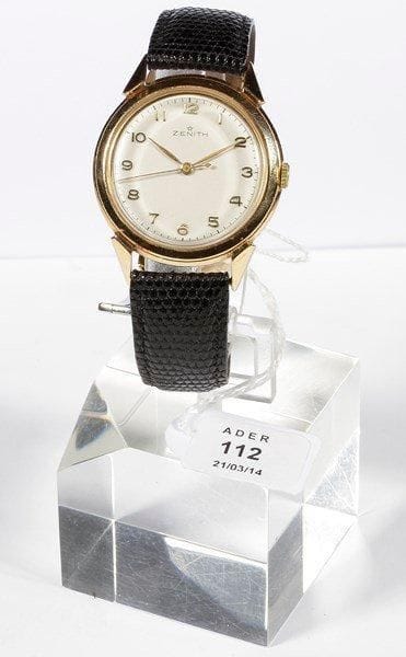 ZENITH
Montre bracelet d'homme en or, années 50. Remontage manuel. Bracelet en cuir à boucle déployante en acier.. Poids brut: 44 g. Bon état