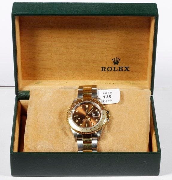 ROLEX
Montre bracelet d'homme en acier. Oyster perpetual, date GMT master 2, superlative chronometer officially. Cadran chocolat, bicolore. Automatic.. Certificat de garantie, écrin