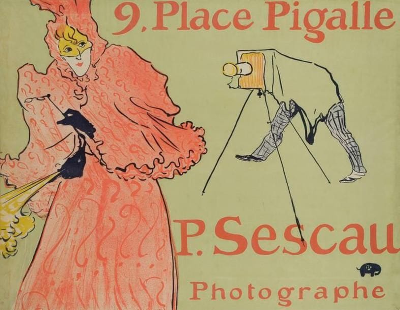 Henri de TOULOUSE-LAUTREC (1864-1901)
Le Photographe Sescau. 1896. Affiche. Lithographie. 775 x 595. Delteil 353; Wittrock P 22 (b/c). Impression en couleurs. Rare épreuve tirée pleines marges sur vélin, sans la remarque, entoilée, avant effaçage du masque. Quelques petites auréoles claires d'humidité, très courtes déchirures, craquelures ou infimes accidents aux bords du feuillet. Plusieurs longs fins plis de tirage ouverts sous l'éventail. Légères ondulations en surface et quelques petites rousseurs