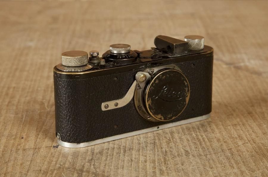Appareil photographique 24 x 36 mm, Leica. N°17947. Manque la plaque inférieure