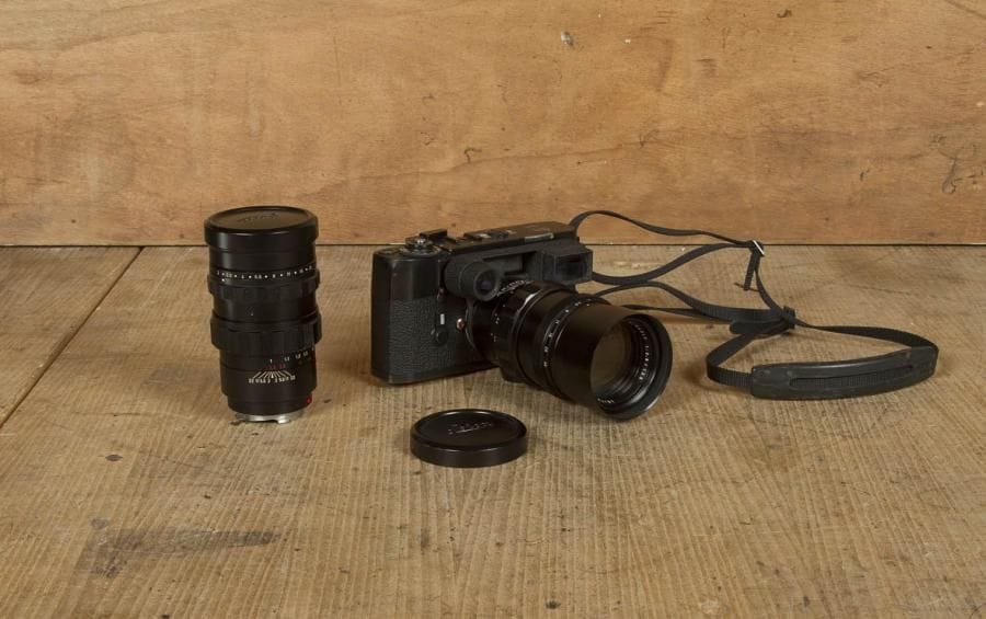 Appareil photographique 24 x 36 mm Leica M5, Leitz Wetzlar. Téléobjectif: Elmarit, Leitz Canada. On joint un autre téléobjectif: Summicron Leitz Canada