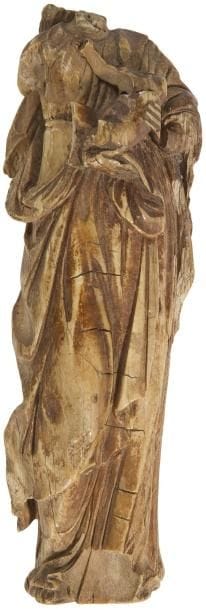 Vierge à l'Enfant en ivoire sculpté. XVIe siècle. Hauteur: 11,4 cm (Nombreux manques visibles)