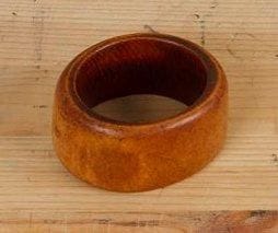 BAMILEKE (Cameroun) Bracelet en ivoire. Petit bracelet d'enfant à patine brun rouge. Circa 1930; Diamètre: 22 cm