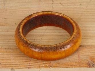 NUPE (Nigéria) Bracelet en ivoire. Très beau bracelet à décor punctiforme, patine brune, belle usure. Petites inclusions de plomb. Circa 1930. Diamètre: 8, 5 cm