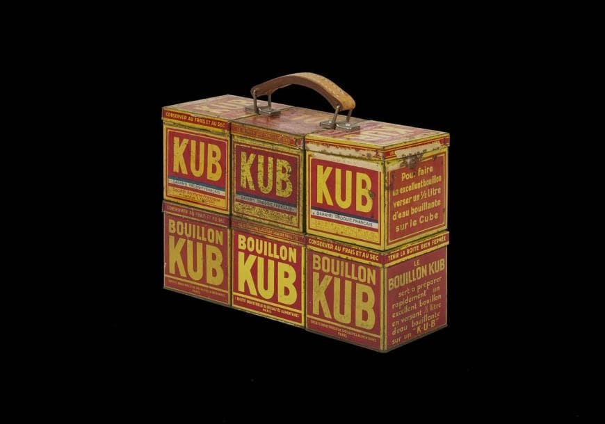 C'est pas le tout d'avoir des bagages, il faut savoir où les poser, 1993 Boîtes Bouillon Kub. 22 x 33 x 11 cm