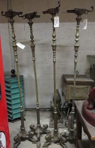 4 lampes à huile sur pied tripode en métal style néo pompéien.