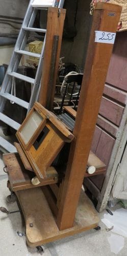 Chambre d'atelier à contre-bois, Narita Photo-Ciné.