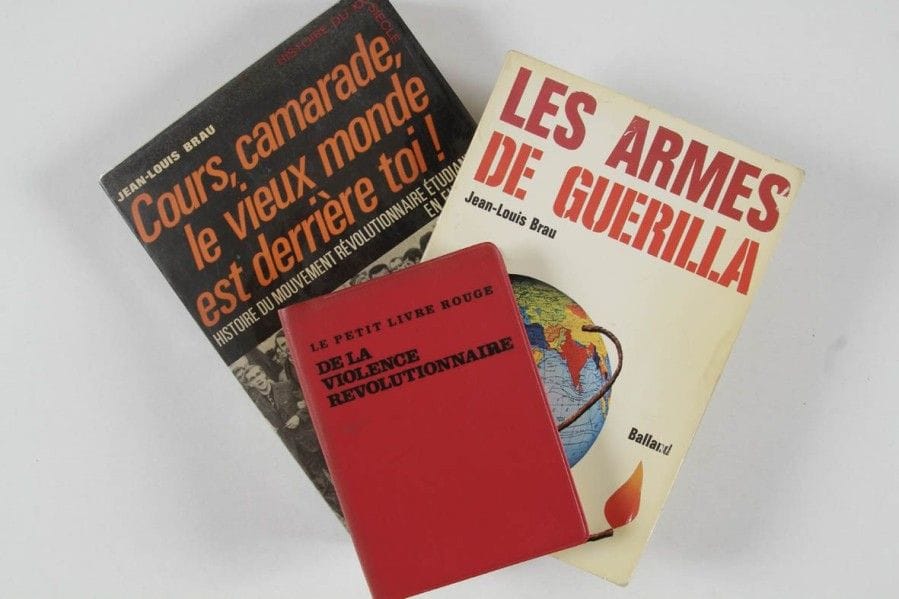 BRAU Jean-Louis. Cours, camarade, le vieux monde est derrière toi ! Paris, Albin Michel, 1968. In-8, br. Joints : - Les armes de la guérilla. Paris, Balland, 1974. In-12, br. - Le petit livre rouge de la violence révolutionnaire. Paris, Debresse, 1969. In-12 à l’imitation des « Pensées du Président Mao ».