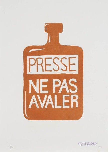 MAI 68 - Affiches. PARIS MAI 1968. Portefeuille in-plano (50 x 70 cm), cartonnage papier gaufré illustré de 2 drapeaux, rouge et noir. Fac-similé sérigraphique d’affiches de mai 68, tiré à 100 exemplaires à l’occasion de l’exposition galerie Nicaise septembre-octobre 1968, toutes sont numérotées à la mine de plomb et portent le tampon (à l’encre bleue) « Atelier populaire, ex-école des beaux-arts, Paris ». Contient : - Un titre sérigraphié sur arches : « L’affiche support de l’art dans la contestation », chez Jean-Pierre Nicaise, du 24 sept. au 15 oct. [1968]. - « La joie et la mort », lithographie sur arches, titrée et numérotée à la main : épreuve d’artiste VII/VII, (signée) J(ean) PONS. - Une sérigraphie en 4 couleurs sur offset blanc, « 18 ans. Ils ne l’ont pas tué. Il est mort tout seul. Noyé », datée juin 68, (signature illisible.), num. 9/100 et tamponnée. - 12 SÉRIGRAPHIES sur offset, toutes justifiées 9/100 et tamponnées : 1 - Je participe, tu participes… (VG55). 2 - La chienlit… (VG88/89 ?). 3 - Pépé, pépègre. (VG90).  4 - (Général de Gaulle) (VG95). 5 - L’article 16 (VG98). 6 - Liberté (VG110). 7 - De gaulle / Franco / Salazar. (VG112). 8 - France degaullinante (VG113). 9 - Presse, ne pas avaler (VG121). 10 - La police à l’ORTF (VG122). 11 - Trop tard CRS (VG172). 12 - Salaires légers, chars lourds (VG187). (Les références sont tirées de Vasco Gasquet : Les 500 affiches de Mai 68, Balland, 1978.)