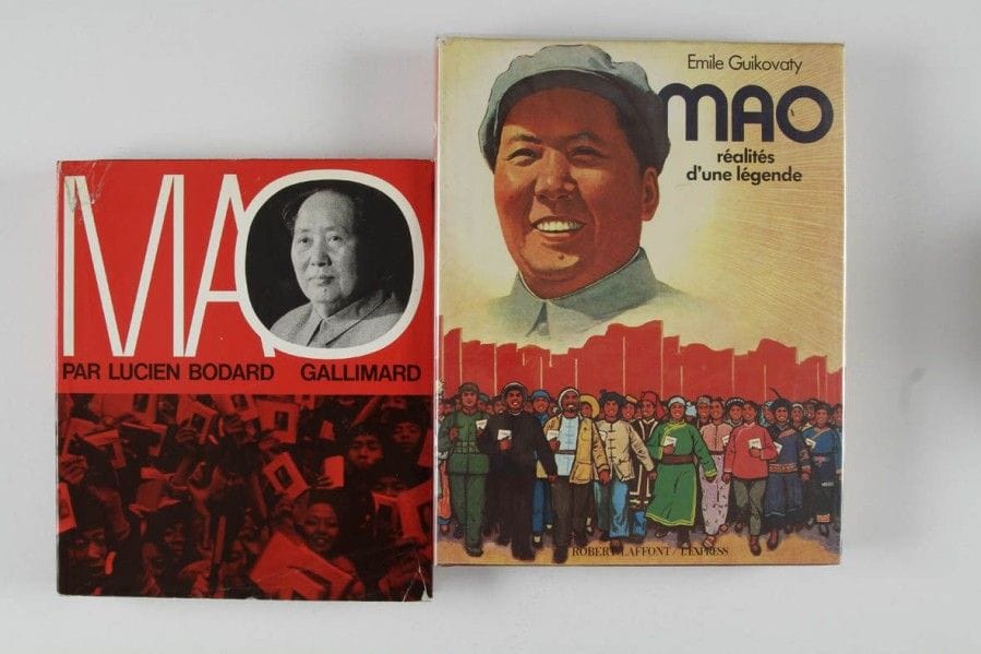 MAO TSÉ-TOUNG (sur). - Roger LEVY. Destins politiques. Paris, Seghers, 1965. - Alberto MORAVIA. La révolution culturelle de Mao. Paris, Flammarion, 1968. - Lucien BODARD. Mao. (Livre photo). Paris, Gallimard, 1970. - Simon LEYS. Les habits neufs du président Mao. Paris, Champ libre, 1971. - Alain PEYREFITTE : Quand la Chine s’éveillera… le monde tremblera. Paris, Fayard, 1973. - Émile GUIKOVATY. Mao, réalité d’une légende. Iconographie réunie par René Viénet et Francis Deron. Paris, Laffont, 1976. Ensemble 6 ouvrages.
