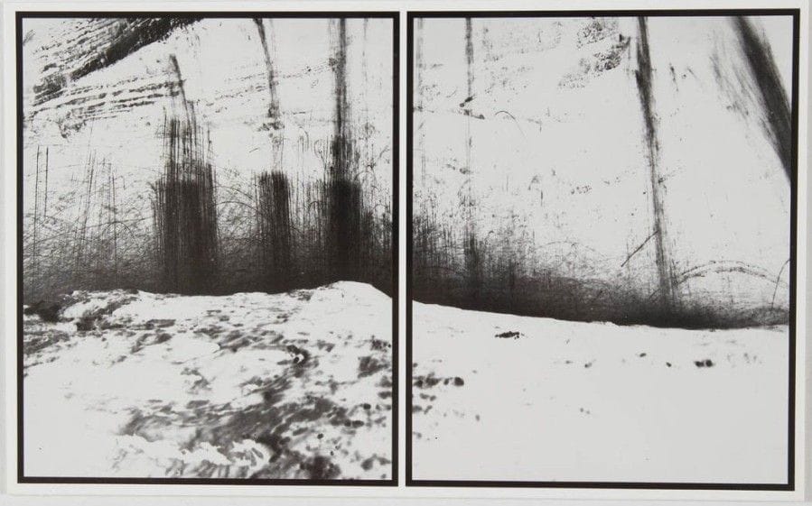 GERZ Jochen. Bleu, ou la vraie vie. Alain Buyse. Lille, 1990. 9 cahiers in-8 sur couché fort avec insertions de f. monochrome sous emboîtage. Livre d’artiste tiré à 500 ex. 1/100 ex. de tête signé comprenant une photographie originale.