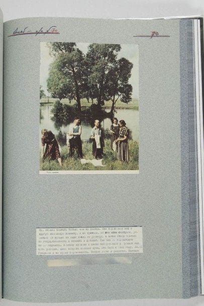 KABAKOV Ilya. L’album de ma mère. Paris, Flies France, (1995). Gd in-4. Cartonnage toilé illustré d’une photo. Textes en français, anglais, allemand, russe.