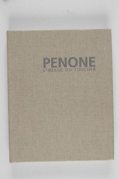 PENONE Guiseppe. L’image du toucher. FRAC Picardie, 1994. In-4, br. Livre emboîtage qui contient un livret de 136 pages pliées en accordéon reproduisant les frottages à la mine de plomb d’un tronc de bouleau (15 m. env.). Tirage num. à 700 ex.