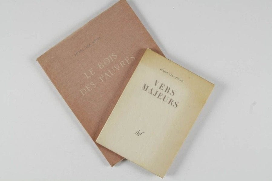JOUVE Pierre Jean. Vers majeurs. Fribourg, LUF, 1943. In-8, br. 1/650 sur vélin. Joint : - Le Bois des pauvres. Fribourg, LUF, 1943.  Gd in-4, br. Édition originale. 1/43 sur vergé Montval.