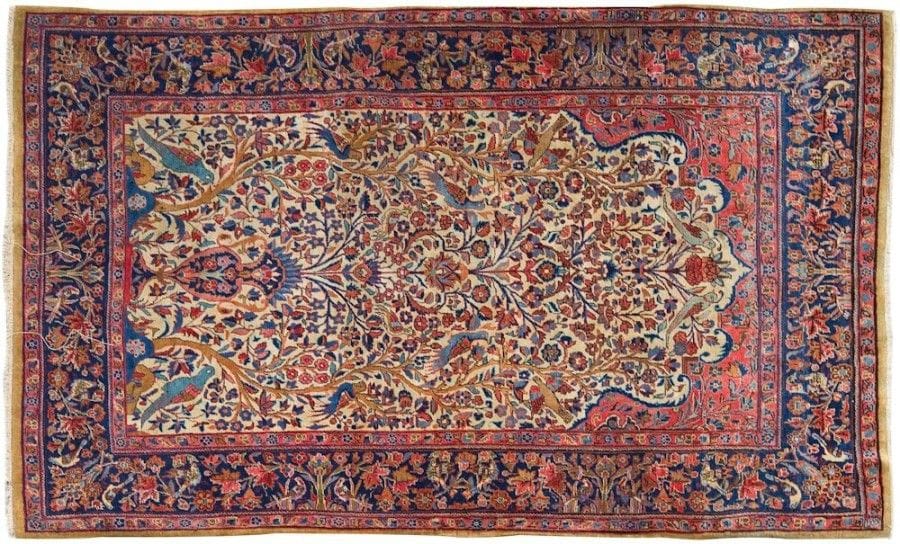 Tapis Kachan
Scène florale avec animaux et vases fond crème, bordure bleue.
195 x 130 cm
(Taché, coulé).