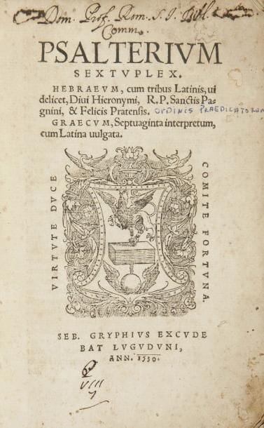 [BIBLE HÉBRAÏQUE] Psalterium sextuplex: hebraeum, cum tribus latinis, videlicet, Diui Hironymi, R. P. Sanctis Pagnini & Felicis Pratensis: graecum, septuaginta interpretum, cum latina vulgata Lyons, Sebastien Gryphe, 1530. In-8, reliure plein veau estampée très usagée, manques de cuir, rousseur éparses. Trous de vers sur la page de titre et la première feuille sans atteinte au texte. Première édition des Psaumes en hébreu imprimée en France et première impression hébraïque à Lyon. Rare exemplaire en soit complet mais qui à l'origine était suivi par un second tome contenant la Septante et la Vulgate