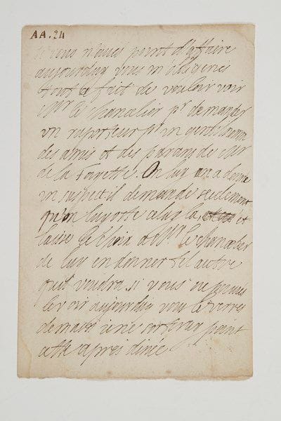 Marie-Madeleine Pioche de La Vergne, Madame de LA FAYETTE (1634-1693) femme de lettres, auteur de La Princesse de Clèves; elle épousa (1655) François Motier comte de La Fayette.Lettre autographe, [1661?], à Gilles Ménage «dans le cloistre nostre dame»; 1 page in-8, adresse (copie ancienne jointe).Au sujet d'un procès de son mari.«Si vous n'avés point d'affaire aujourduy vous m'obligeriés tout a fait de vouloir voir Mr le chancelier [Séguier] pour demander un raporteur pour un gentilhomme des amis et des parans de Mr de La Fayette. On luy en a donné un suspect. Il demande seulement qu'on luy oste celuy la, et laisse le choix a Mr le chancelier de luy en donner tel autre quil voudra»...Correspondance (éd. André Beaunier, Gallimard, 1942, t. I, p. 153).Librairie Les Autographes, 1998.