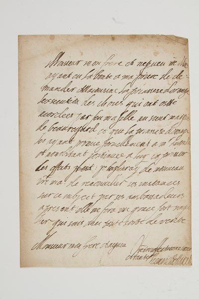 Henriette-Marie DE FRANCE (1609-1669)
Reine d'Angleterre; fille d'Henri IV et Marie de Médicis, femme (1625) de Charles Ier d'Angleterre (1600-1649). Lettre autographe signée «Henriette Marie R», [vers 1662], à Louis XIV; 1 page in-4, adresse «Au Roy tres chretien monsieur mon frere et nepveu» avec cachets de cire noire aux armes sur soies noires.«Monsieur mon frere et nepveu Vostre Maté ayant eu la bonté a ma priere de demander a ma cousine la prinssese d'Orange lexsecution des choses qui ont estte acordees par feu ma fille au sieur marquis de Beauregard et que la prinssese d'Orange les ayant promise formellement a Mr d'Estrade et nonobstant continuee a luy en priver les effects je suplieray de nouveau Vostre Maté de renouveller ses instances sur ce subject par ses ambassadeurs a present: elle me fera une grace fort singulier»...