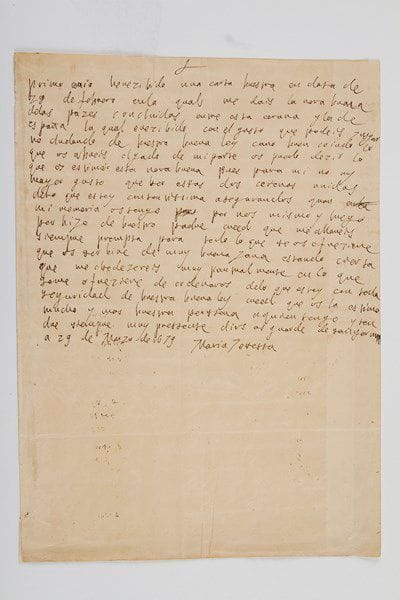 MARIE-THÉRÈSE D'AUTRICHE (1638-1683)
Reine de France; Infante d'Espagne, fille de Philippe IV et Élisabeth de France, épouse (1660) de Louis XIV.Lettre autographe signée «Maria Teressa», Saint-Germain-en-Laye 29 mars 1679, à Gaspar Méndez de Haro, marquis del Carpio; ¾ page in-fol., enveloppe avec cachet de cire rouge aux armes; en espagnol.Belle et rare lettre à l'ambassadeur d'Espagne à Rome, se réjouissant des articles du traité conclu entre la France et l'Espagne après la guerre de Hollande et la paix de Nimègue (dont le résultat final fut l'abandon par Charles II de la Franche-Comté et de nombreuses places à la France).Elle a reçu sa lettre «dans laquelle vous me donnez la bonne nouvelle de la paix conclue entre cette couronne et celle d'Espagne, nouvelle que j'ai reçue avec la joie que vous pouvez imaginer, en ne doutant pas de votre bonne loyauté comme bon serviteur que vous avez éprouvé satisfaction de cette bonne nouvelle, pour ma part je puis vous dire ce que je vous estime cette bonne nouvelle car pour moi il n'y a pas de plus grand plaisir que de voir unies ces deux couronnes, je dois être très contente en vous assurant que dans mon souvenir je vous garde pour vous-même et ensuite comme fils de votre père croyez que vous me trouvez toujours prête à tout ce qu'on vous proposera, que je vous servirai avec la meilleure bonne volonté en étant certaine que vous m'obéirez très ponctuellement en tout ce qu'il m'adviendra de vous ordonner de ce qui est en toute sûreté de votre bonne loyauté»...Ancienne collection Félix-Sébastien Feuillet de Conches (26-29 avril 1875, n° 503).