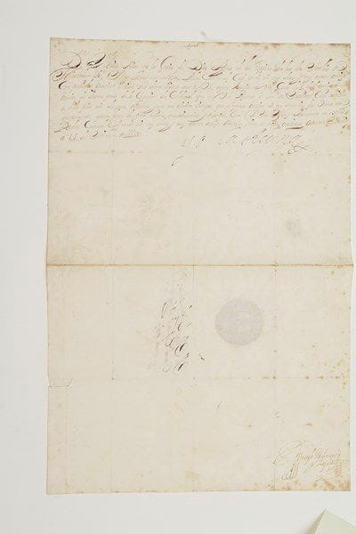 Marie-Louise d'Orléans (1662-1689)
Reine d'Espagne; fille de Monsieur Philippe d'Orléans et Henriette d'Angleterre, première épouse (1679) de Charles II d'Espagne (1661-1700). Lettre signée «Yo La Reyna», Madrid 25 septembre 1682, au cardinal Raimondo Capizucchi; contresignée par Joseph Pacheco y Zapata; sur 1 page grand in-fol., adresse au verso avec sceau aux armes sous papier; en espagnol. Elle lui adresse ses félicitations sur sa nomination au cardinalat. Rare.Librairie Les Autographes, 1998.