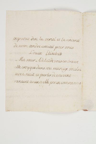 LOUISE-ÉLISABETH DE FRANCE, duchesse de PARME (1727-1759) fille aînée de Louis XV, épouse (1739) de l'Infant d'Espagne Philippe de Bourbon, duc de Parme (1720-1765).2 lettres autographes signées «Louise Elisabeth» et «l'ainée», [Versailles vers 1735-1738], au cardinal de Fleury; 2 pages in-4 avec adresse et sceau de cire rouge aux armes, et 1 page in-4.Charmantes lettres de jeunesse, la seconde signée aussi par sa soeur jumelle.«Non seulement Monsieur nous avons la confiance ma soeur et moi que vous voudrez bien vous charger de nos lettres pour le roi mais nous avons celle que vous serez l'interprete des sentiments que nous avons pour lui et que nous savons mieux sentir que peindre»... En post-scriptum, elle ajoute: «Ma soeur Adelaïde vous embrasse elle croy que dans son mariage vous lui avez nuit et parler de couvent - rancune tenante elle pense comme nous».Versailles ce 14. Elle charge le Cardinal «de presenter nos lettres à papa Roy nous esperons même qu'il lui faira notre cour et nous ne sommes point en peine du succes etant entre ses mains il seroit un ingrat si il doutoit et ne repondoit à la tendre amitié que nous avons pour lui». Elle signe: «l'ainée»; et sa soeur jumelle Madame Henriette (1727-1752) signe: «seconde».