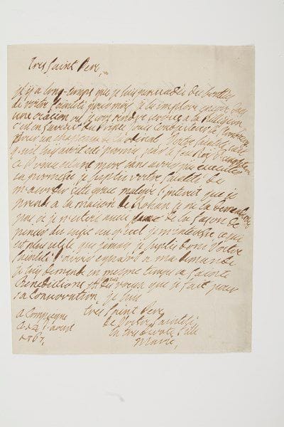 MARIE LESZCZYNSKA (1703-1768)
Reine de France; fille de Stanislas Leszczynski et Catherine Opalinska, épouse (1725) de Louis XV.Lettre autographe signée «Marie», Compiègne 24 août 1767, au Pape Clément XIII; 1 page et quart in-4, adresse «A Nostre tres Saint Pere le Pape» avec sceau de cire rouge à ses armes.Lettre au Pape en faveur du prince Louis de Rohan, coadjuteur de Strasbourg, qui sera plus tard impliqué dans l'affaire du collier.«Tres Saint Pere, Il y a long-temps que je suis persuadée des bonttées de Vostre Sainteté pour moy, je les implore encore dans une ocasion ou je croi rendre service a la Relligion. C'est en faveur du Prince Louis Coadjuteur de Strasbourg, pour un chapeau de Cardinal. Vostre Sainteté sait qu'il luÿ avoit esté promis, par le feu Roÿ d'Angleterre. Ce Prince estant mort sans avoir pü excecuter sa promesse, je suplie vostre Sainteté de m'accorder cette grace, malgré l'interest que je prends à la maison de Rohan, je ne la demanderois pas si je n'estois aussi seure de la façon de penser du sujet auquel je m'interesse, ce qui est plus utile que jamais»... Elle ajoute en post-scriptum: «J'ay oublier Tres Saint Père de dire à Vostre Sainteté que le Roy est instruit de la demarche que je fais auprès d'elle».