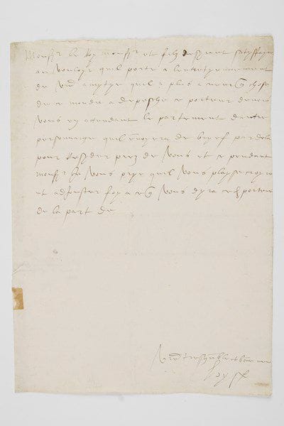 LOUISE DE SAVOIE (1476-1536) princesse de Savoie, fille de Philippe de Savoie et Marguerite de Bourbon, femme (1488) de Charles d'Orléans comte d'Angoulême; mère de Marguerite d'Angoulême et de François Ier, elle fut Régente du royaume de France pendant la captivité de son fils.Lettre autographe signée «Loyse», [3 avril 1526], à l'Empereur Charles Quint; 1 page in-fol., adresse au verso «A lempereur» (portrait gravé joint).Très belle lettre à Charles Quint peu après la libération de François Ier [il avait été échangé contre ses deux fils le 21 mars à la frontière des Pyrénées].«Monseigneur le Roy monseigneur et filz desyrant satysfayre au vouloyr quil porte à lentretyennement de vostre amytyé quil a plus a cueur que chose de ce monde a depesché ce porteur devers vous en attendant le partement dautre personnaige quil envoyera de bryef pardela pour resyder pres de vous et ce pendant Monseigneur je vous prye quil vous playse croyre et adjouster foy a ce que vous dyra cedit porteur de la part de vostre treshumble et bonne mere Loyse».Ancienne collection du vicomte de Fer... (3 décembre 1866, Jacques Charavay, n° 486).