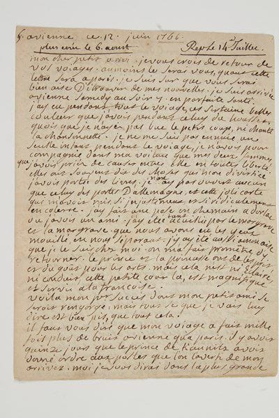 Marie-Thérèse Rodet, Madame GEOFFRIN (1699-1777) femme de lettres et amie des philosophes, elle eut un des salons les plus célèbres de son époque.Lettre autographe, Vienne 12 juin 1766, à son ami M. Boutin le fils, receveur général des finances, à Paris; 6 pages in-4, adresse avec contreseing ms de Bouret.Très longue et belle lettre sur son séjour à Vienne lors de son voyage vers la Pologne. Répondant à l'invitation du Roi de Pologne Stanislas Poniatowski, Mme Geoffrin (alors âgée de 68 ans) a quitté Paris quelques semaines plus tôt. Elle raconte à son «cher petit ami» sa halte à Vienne, où elle est arrivée il y a quelques jours, en parfaite santé: «J'ay eu pendant tout le voiage, ces sertaine belles couleurs que j'avois pendant celuy du Housset, quoi que je n'aye pas bue le petit coup, ni chanté la chansonnette»... Elle s'est arrêtée à Dorlac [Durlach] où elle a été reçue par le Margrave et la Margravine: «nous avons eu les yeux mouillé en nous séparant. J'y ay ai été aussi a mon aise que je le suis chez moi. On m'a fait promêtre d'y retourner. Le prince et la princesse ont de l'esprit, et du goût pour les arts. Mais cela n'est ni eclairé, ni conduit, cette petit cour la est magnifique et servie a la françoise». Son voyage fait plus de bruit à Vienne qu'à Paris: «Il y avoit quinze jours que le prince de Kaunitz avoit donné ordre aux postes que l'on l'averti de mon arriver». Elle pensait séjourner trois ou quatre jours dans son auberge, mais il en a été tout autrement. Dès son arrivée, sa chambre a été remplie de valets et de pages, porteurs de compliments et d'invitations, puis «les embassadeurs de toutes les cours, et tous les seigneurs que j'ay reçu chez moi depuis bien des années, et dont je ne souvenois presque plus, sont venu me voir, avec des expressions de reconoissance, et de sentiments, dont j'ay esté confondue». La princesse Kinski ne la quitte plus. Le prince Galitzine est venu le soir même de son arrivée: «Il ma donné tout ce qui me manquoit dans mon au